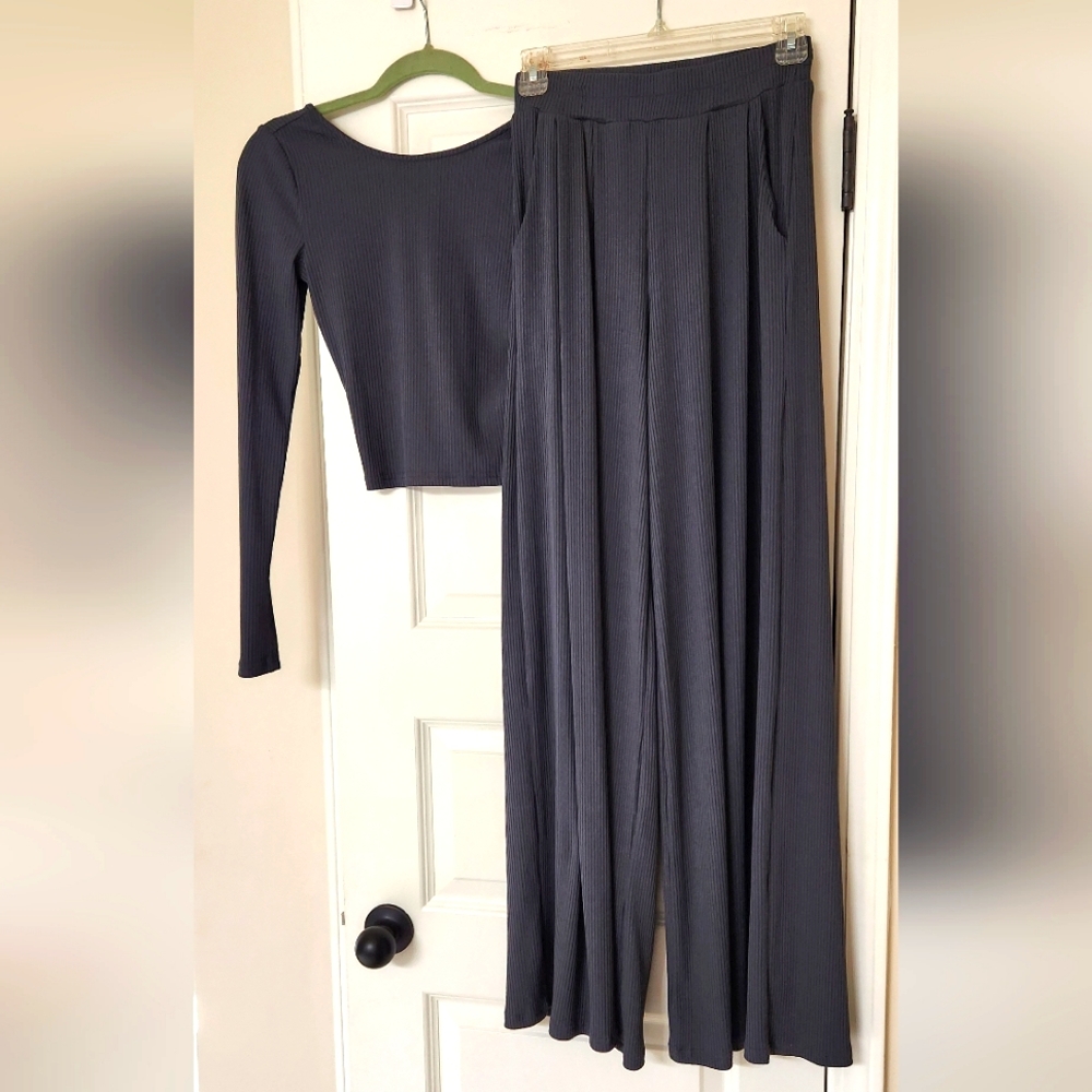 Ribbed Wide Leg Pants + Long Sleeve Top SET. Pocketed & Pleated pants.Like New